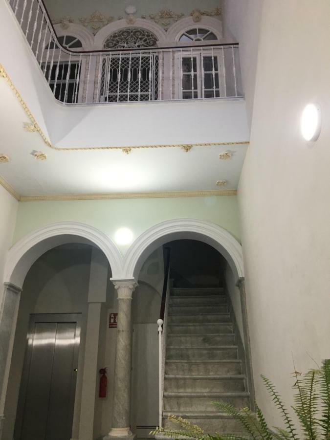 Apartamento Nuevo En Casa Tipo Palacio Cádiz Eksteriør billede