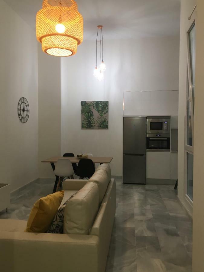 Apartamento Nuevo En Casa Tipo Palacio Cádiz Eksteriør billede
